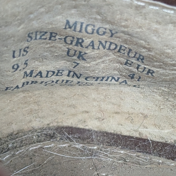 Liz Claiborne New York Ladies Leather Miggy Loafers with gold accents 9.5 - Picture 8 of 13